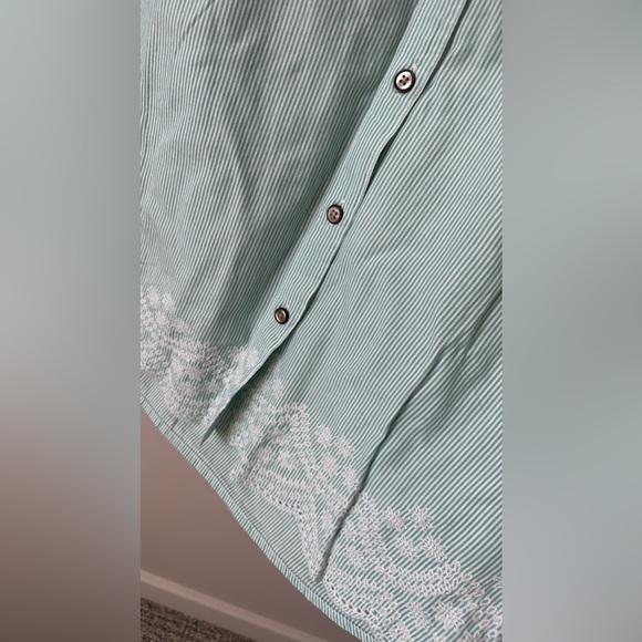 Spring Button Down with Floral Stiching - Picture 3 of 4
